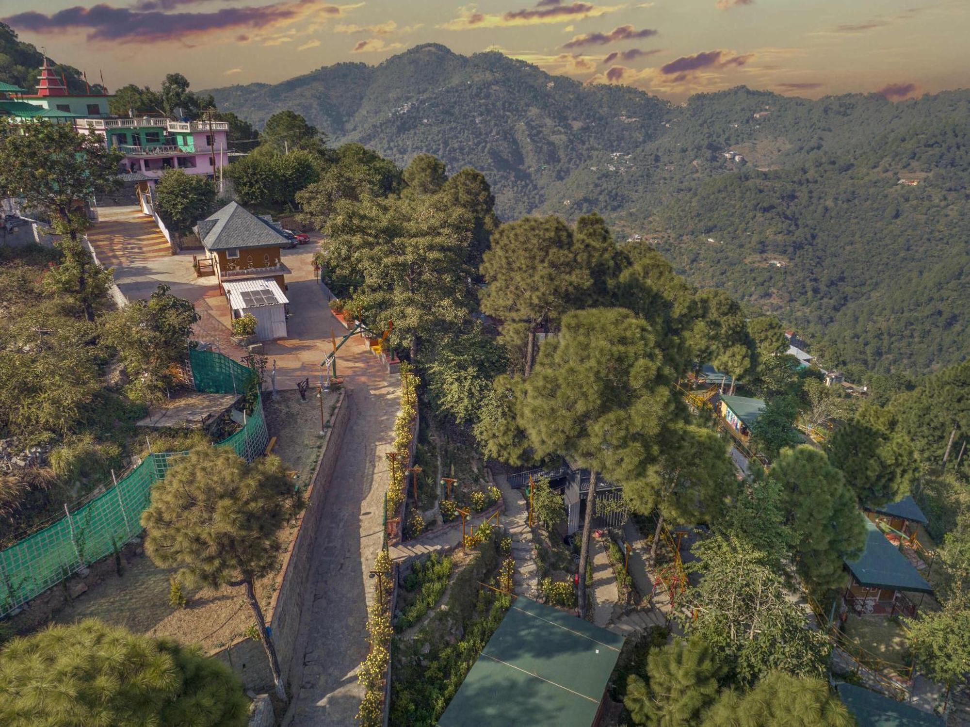 Готель A Kasauli Ggaon By Echor Екстер'єр фото