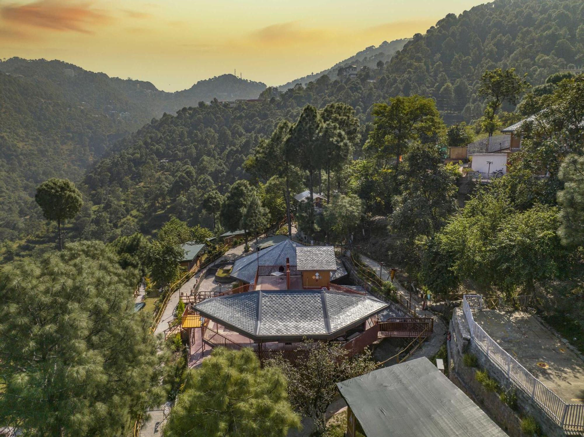 Готель A Kasauli Ggaon By Echor Екстер'єр фото