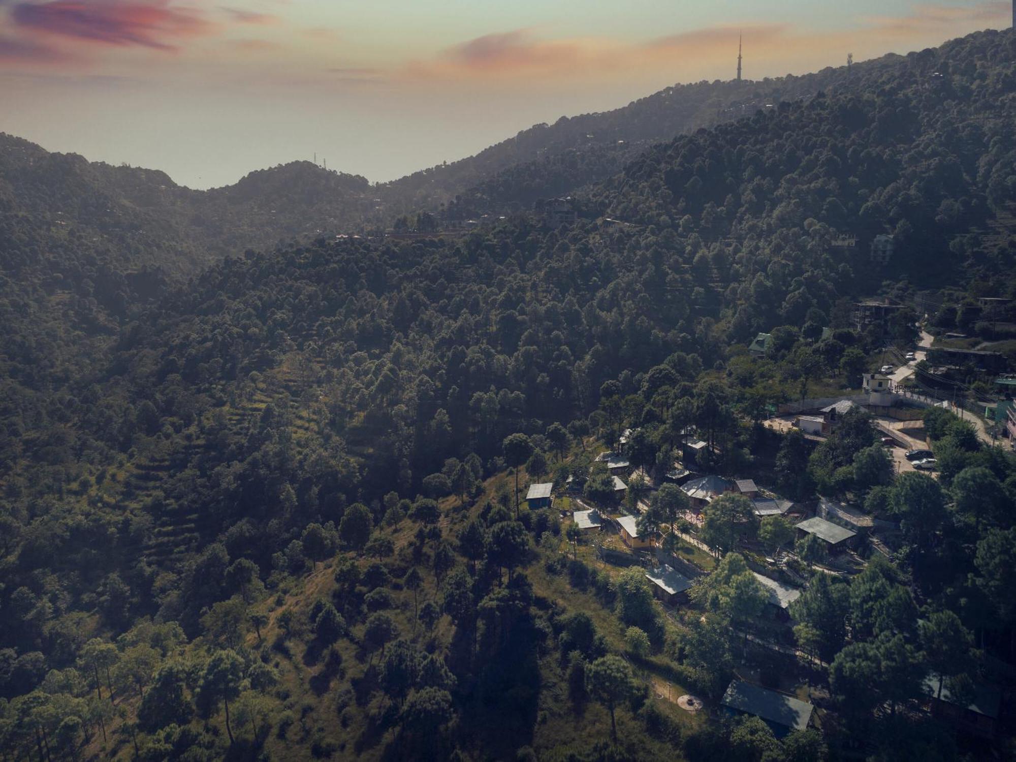 Готель A Kasauli Ggaon By Echor Екстер'єр фото
