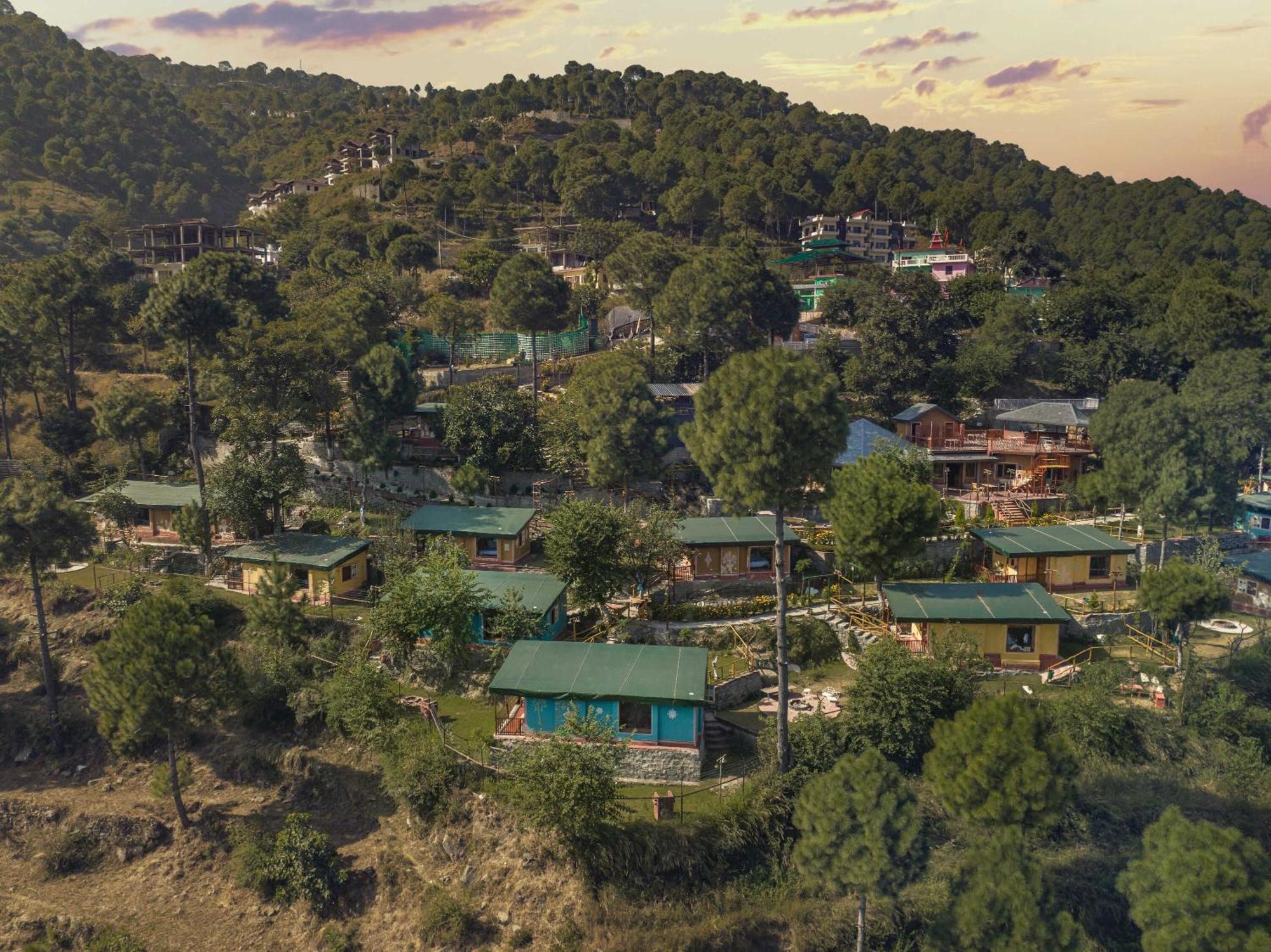 Готель A Kasauli Ggaon By Echor Екстер'єр фото