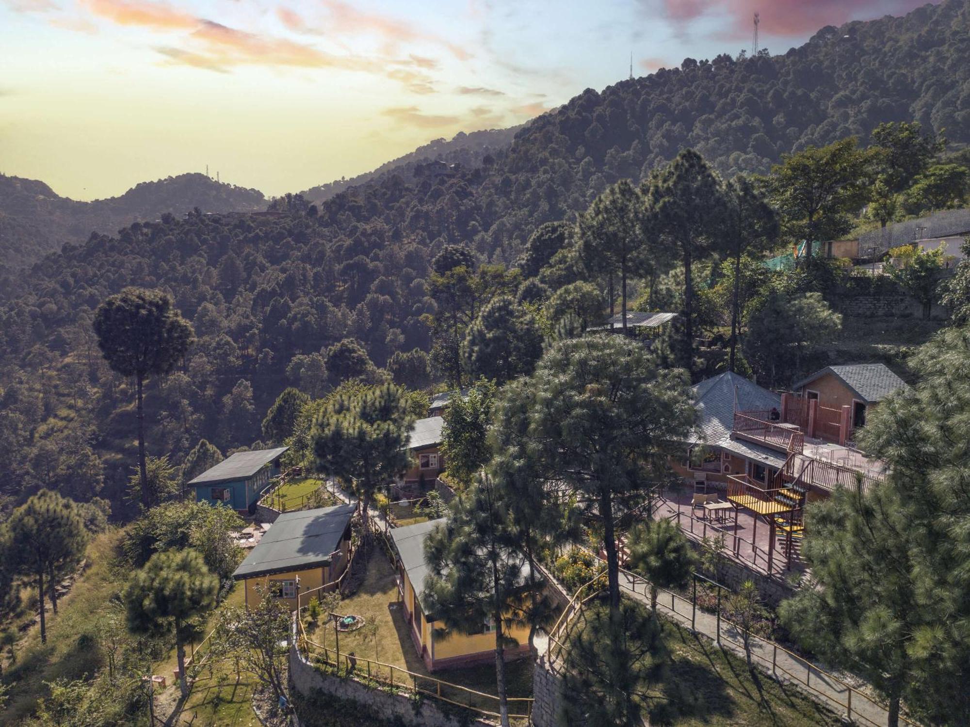 Готель A Kasauli Ggaon By Echor Екстер'єр фото