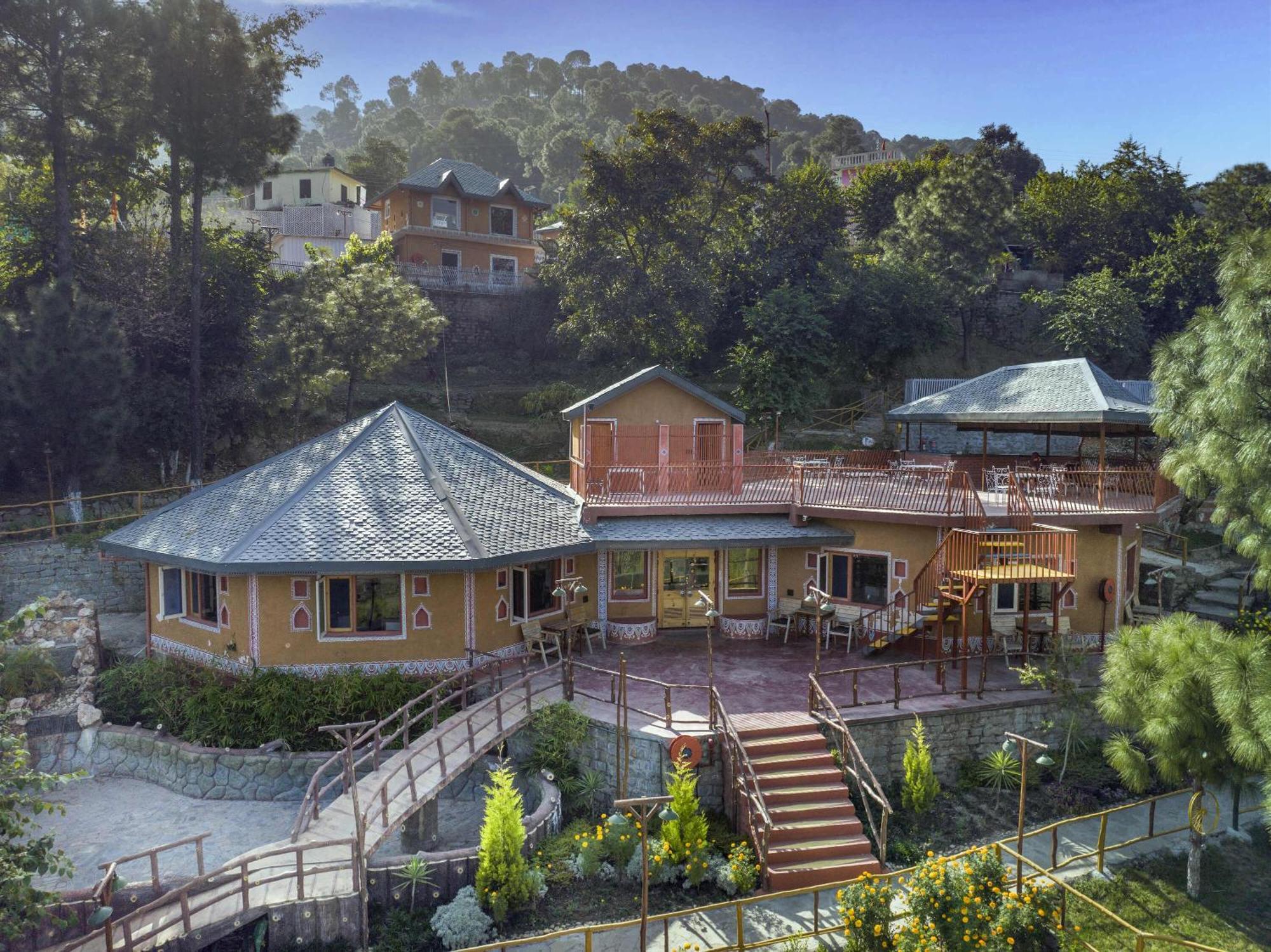 Готель A Kasauli Ggaon By Echor Екстер'єр фото