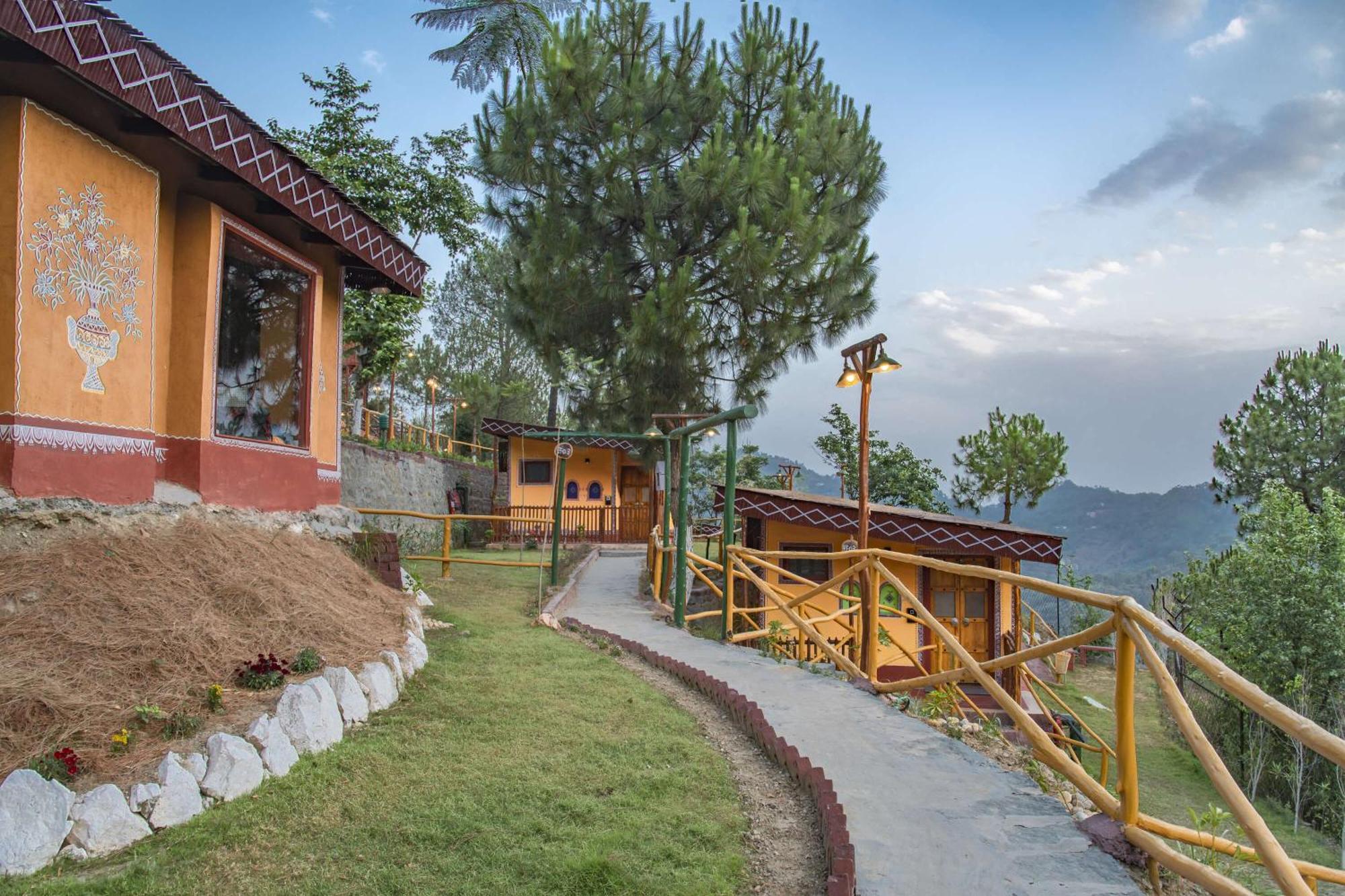 Готель A Kasauli Ggaon By Echor Екстер'єр фото